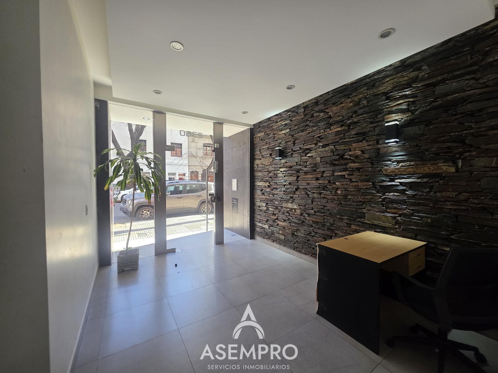 Bright studio apartment with a balcony on the 5th floor – 1 block from Subway Line D