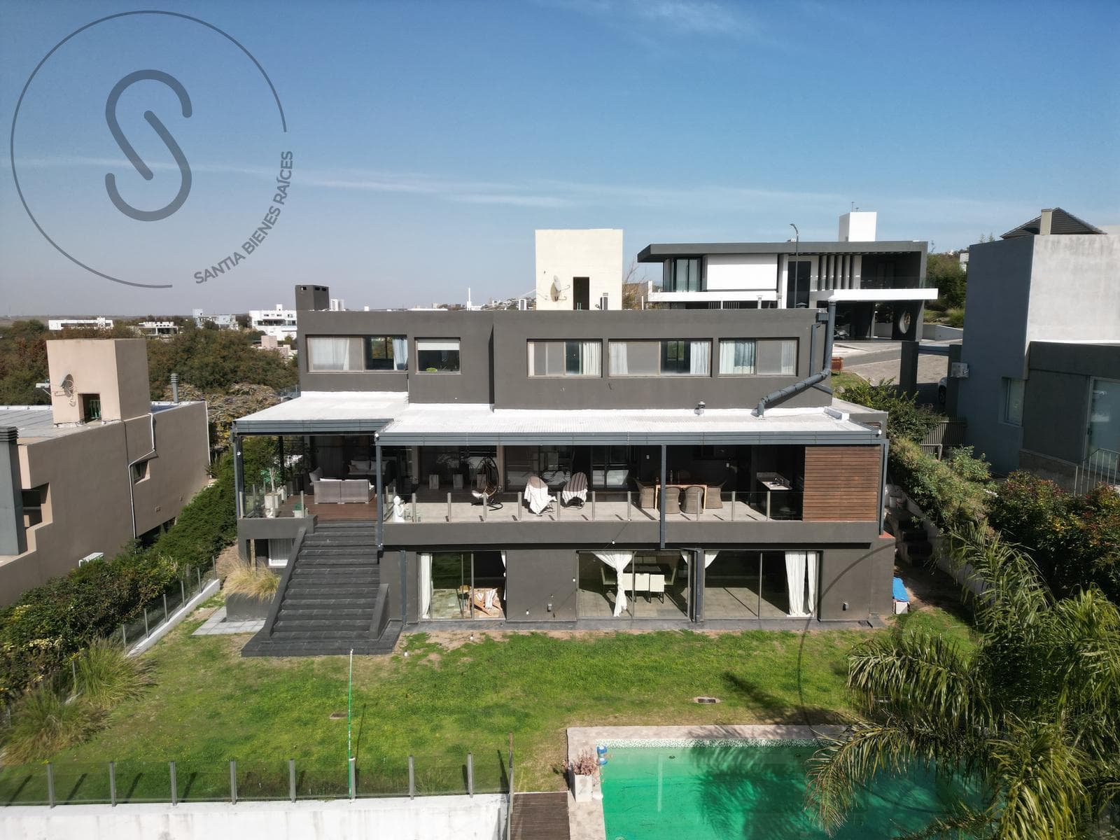 HOUSE FOR SALE IN LA RUFINA: 4 BEDROOMS, SWIMMING POOL