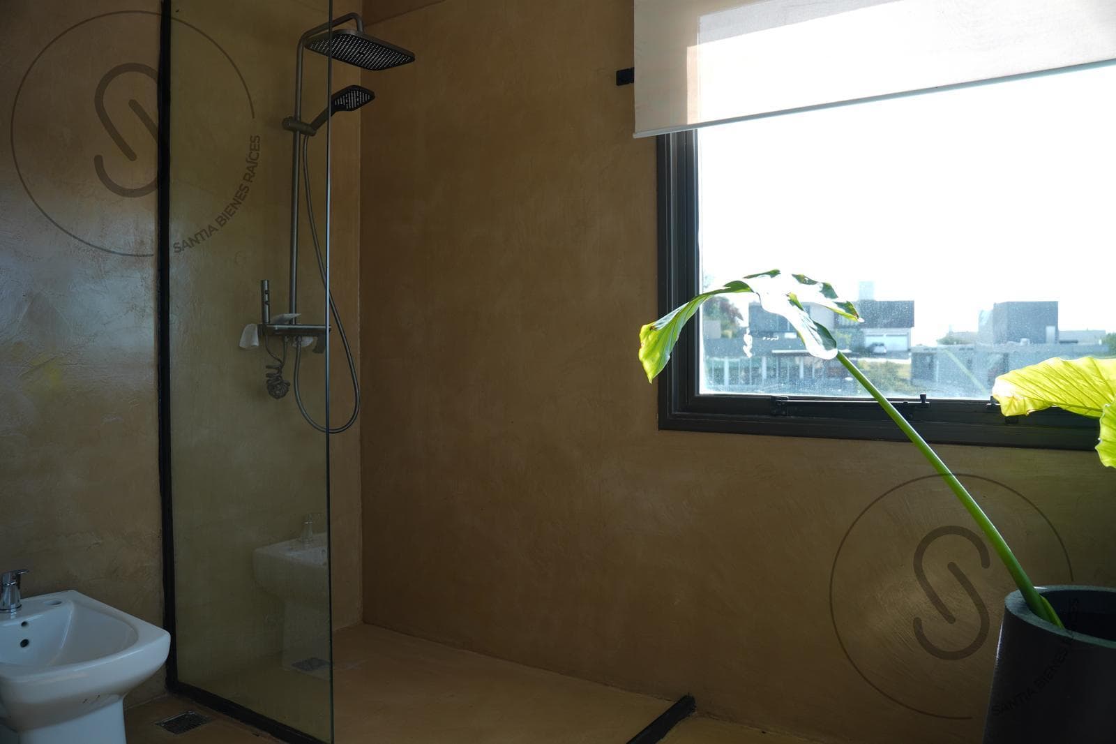 HOUSE FOR SALE IN LA RUFINA: 4 BEDROOMS, SWIMMING POOL