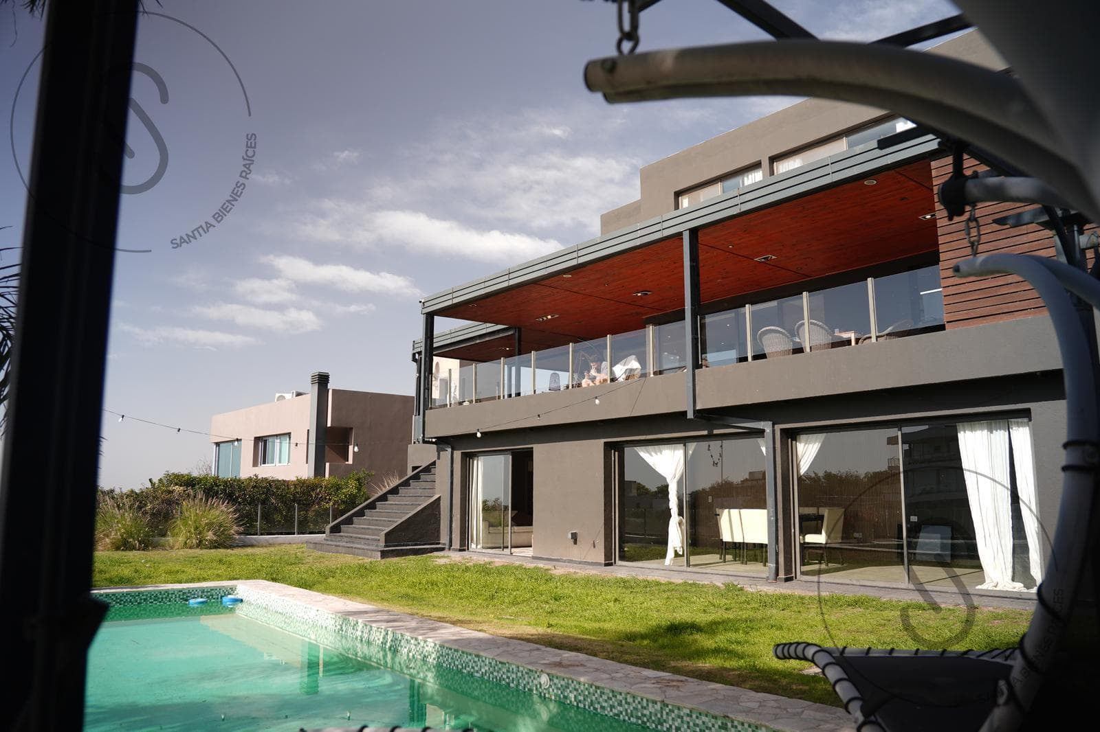 HOUSE FOR SALE IN LA RUFINA: 4 BEDROOMS, SWIMMING POOL