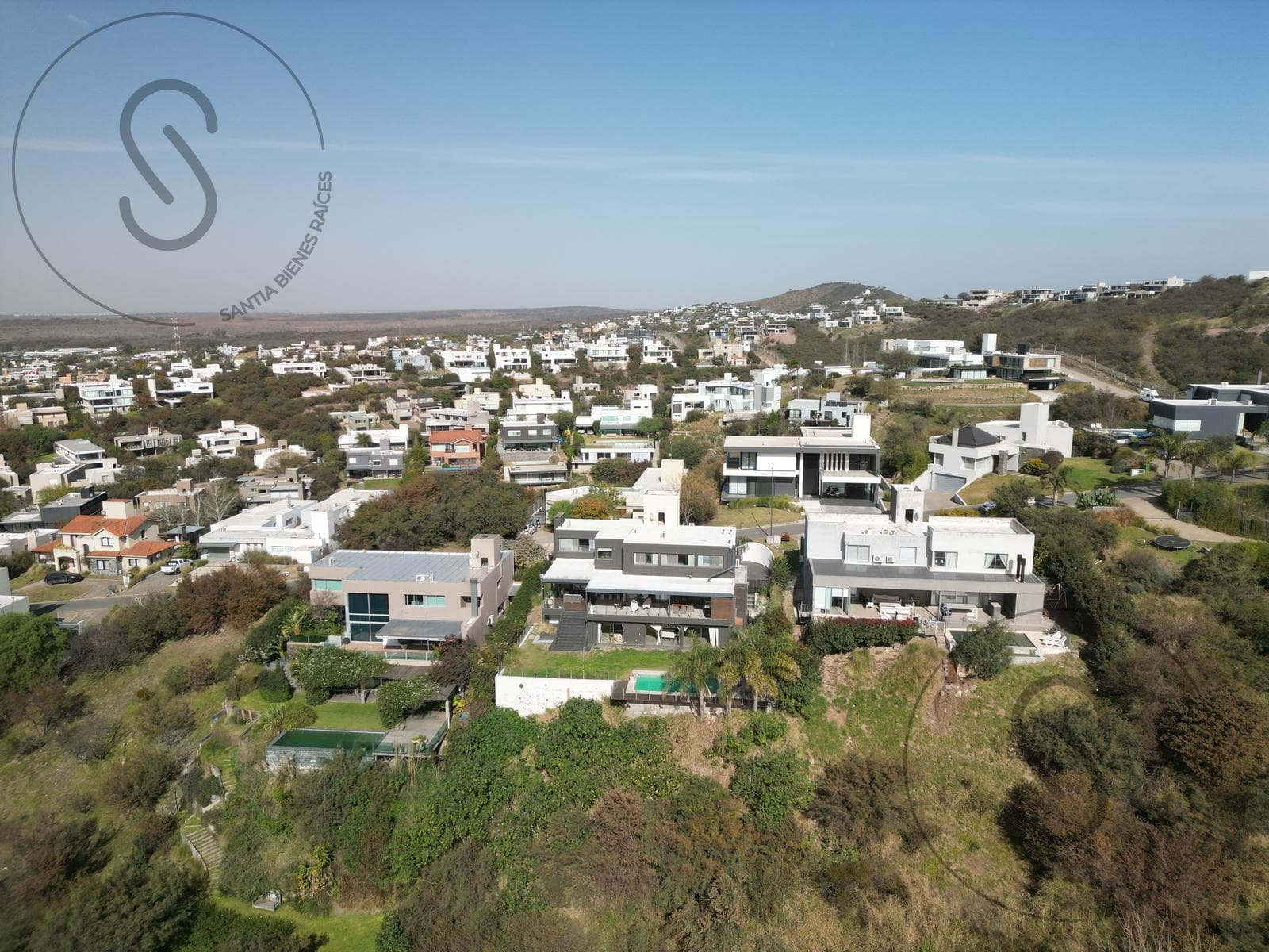 HOUSE FOR SALE IN LA RUFINA: 4 BEDROOMS, SWIMMING POOL