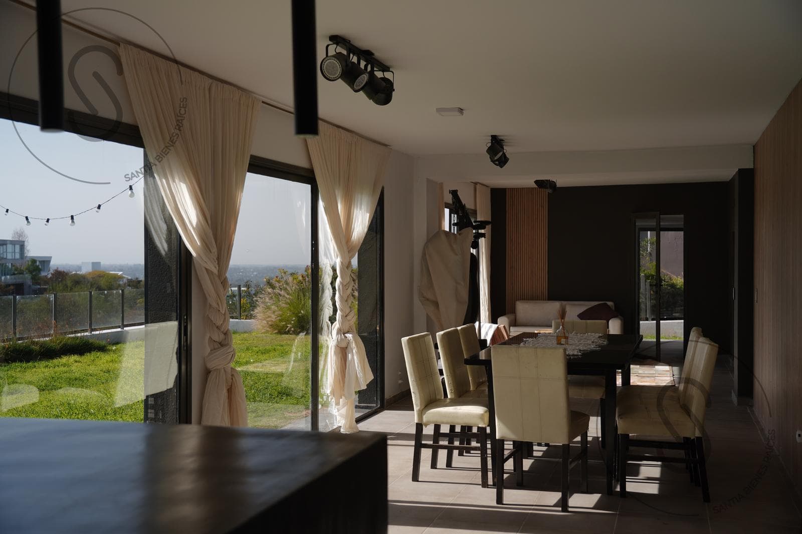 HOUSE FOR SALE IN LA RUFINA: 4 BEDROOMS, SWIMMING POOL
