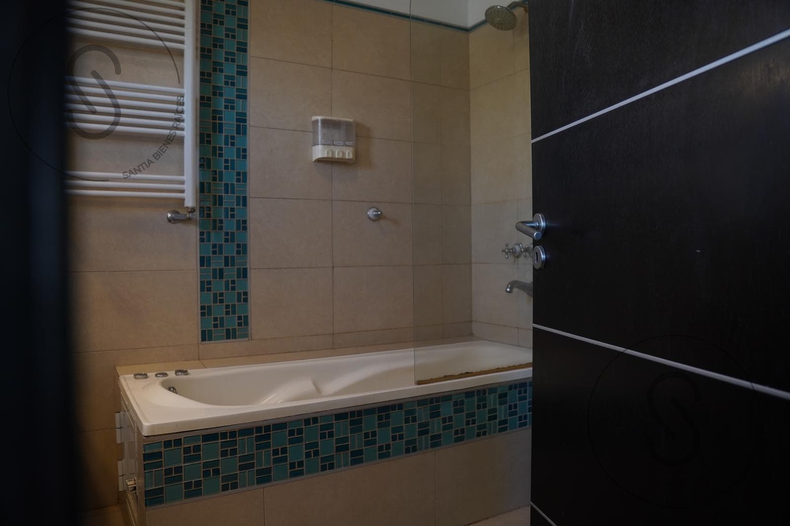 HOUSE FOR SALE IN LA RUFINA: 4 BEDROOMS, SWIMMING POOL