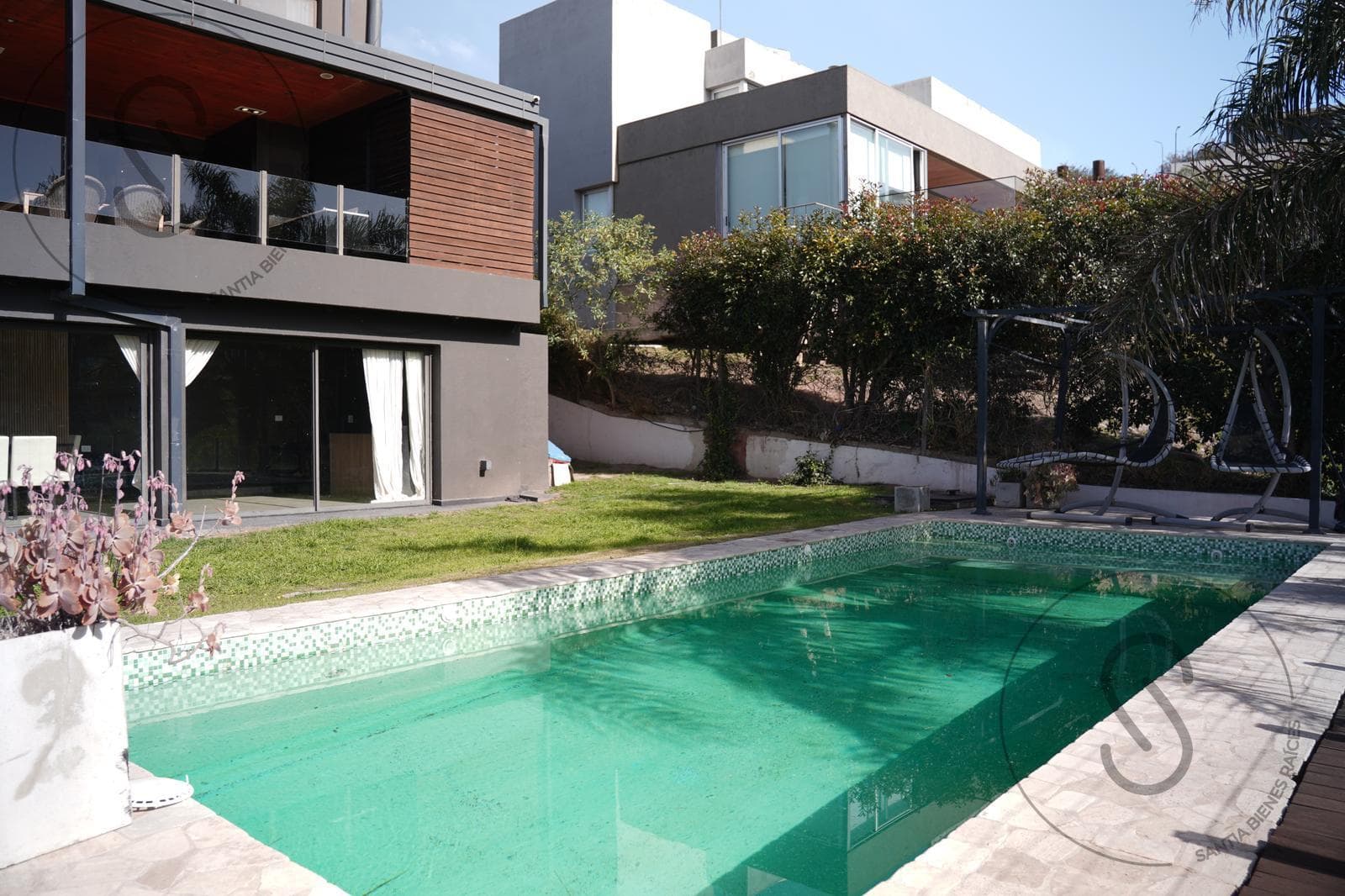 HOUSE FOR SALE IN LA RUFINA: 4 BEDROOMS, SWIMMING POOL