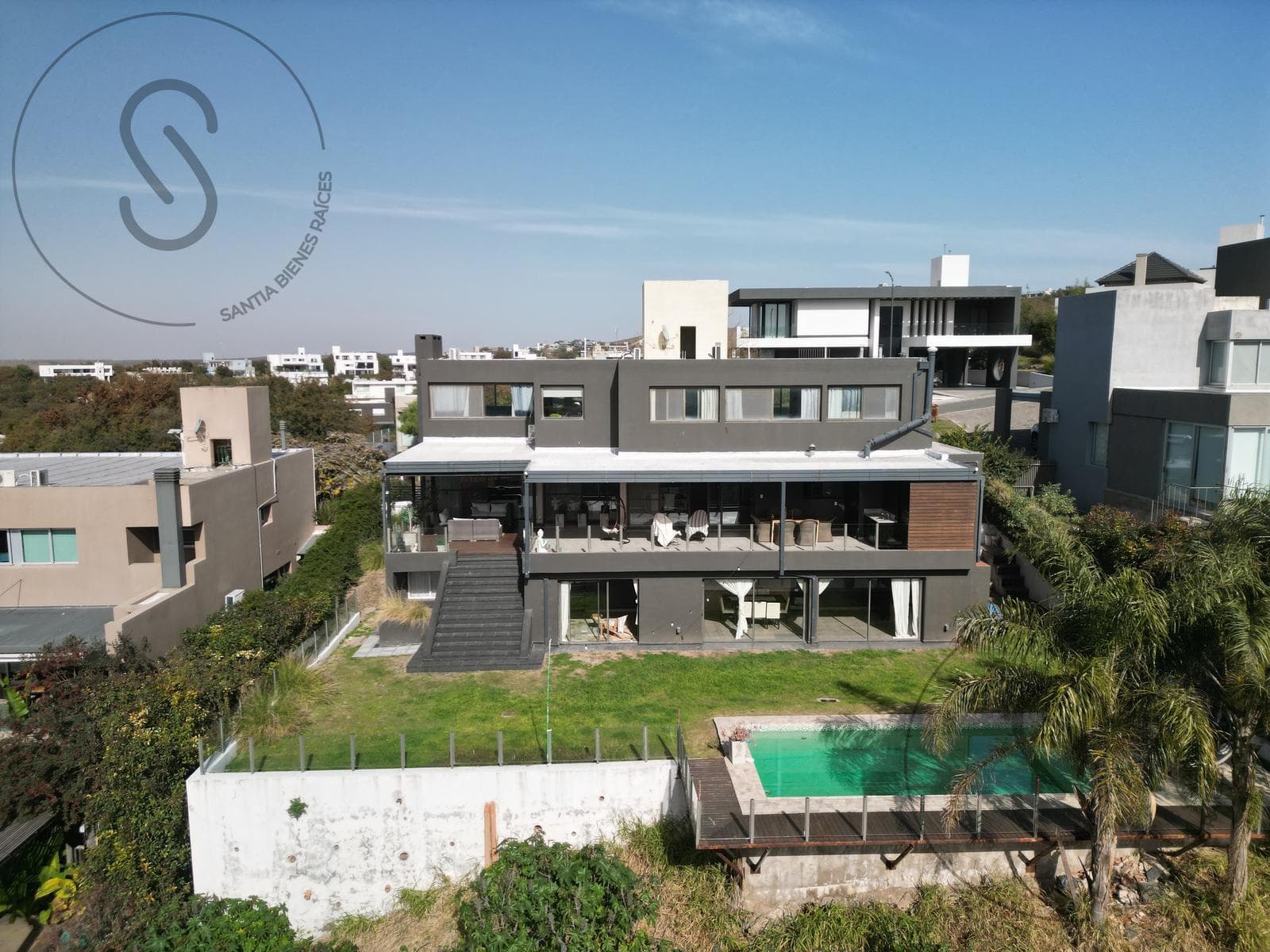 HOUSE FOR SALE IN LA RUFINA: 4 BEDROOMS, SWIMMING POOL