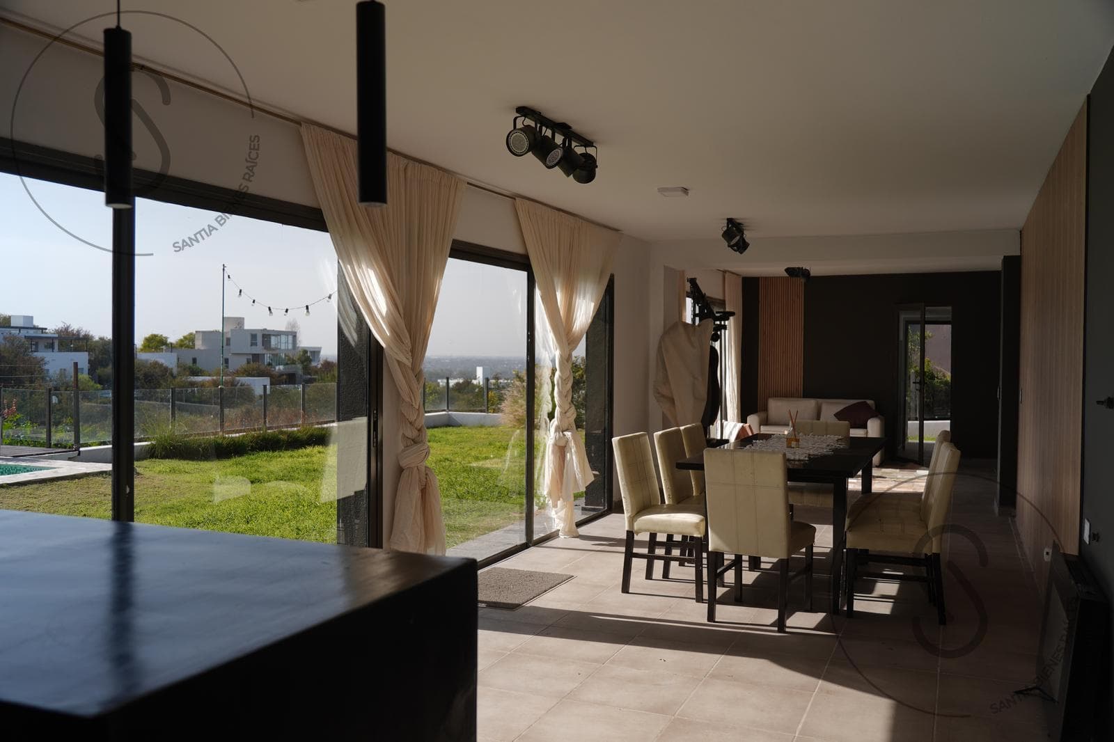 HOUSE FOR SALE IN LA RUFINA: 4 BEDROOMS, SWIMMING POOL