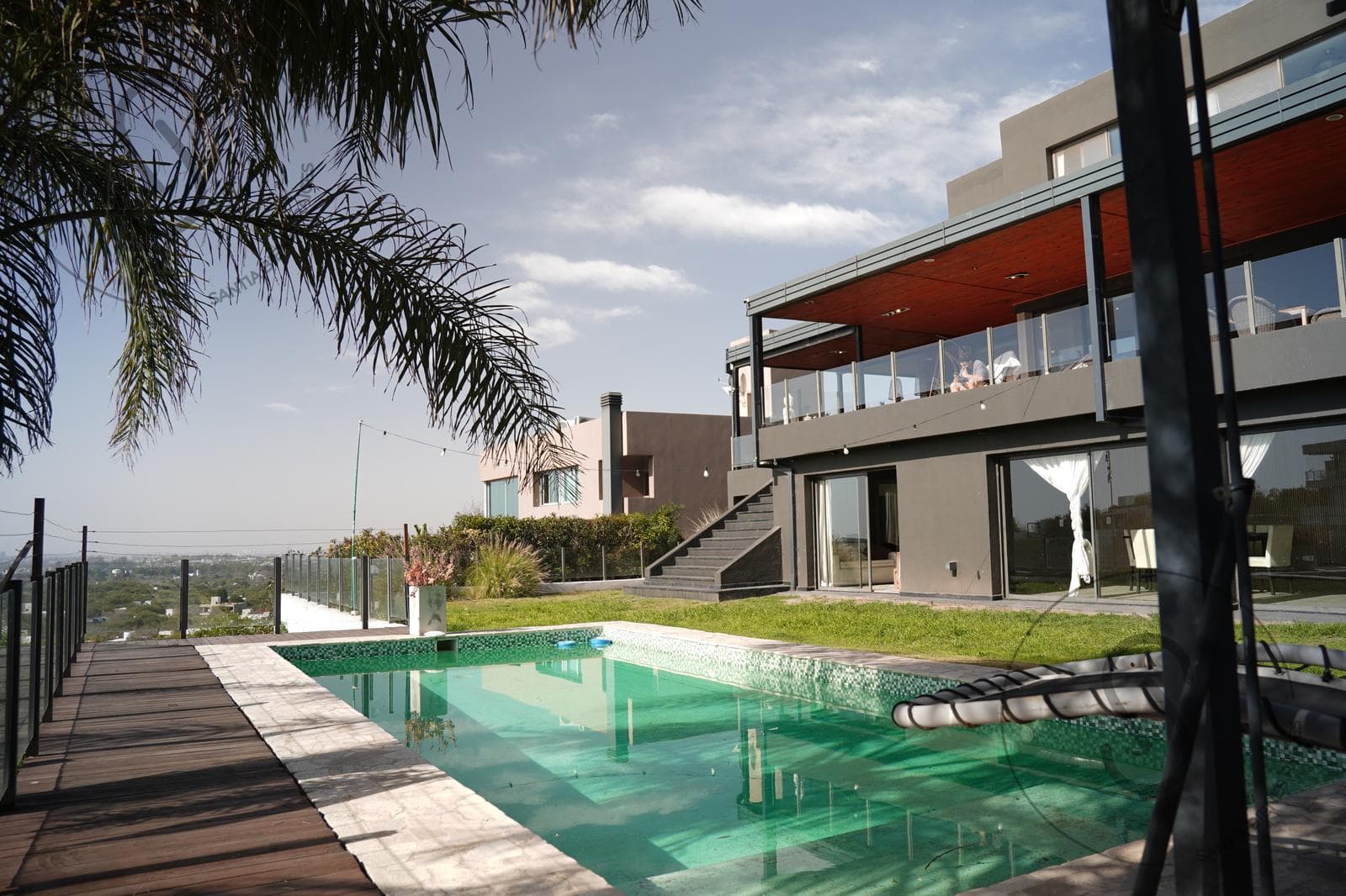 HOUSE FOR SALE IN LA RUFINA: 4 BEDROOMS, SWIMMING POOL