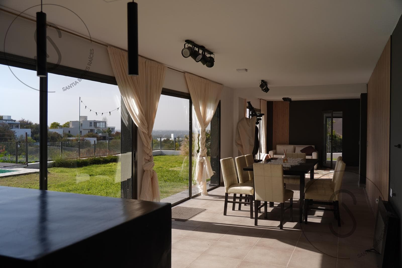 HOUSE FOR SALE IN LA RUFINA: 4 BEDROOMS, SWIMMING POOL