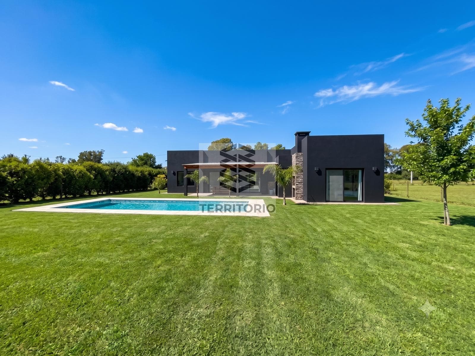 New minimalist house for sale with 4 bedrooms and a pool in Uribelarrea