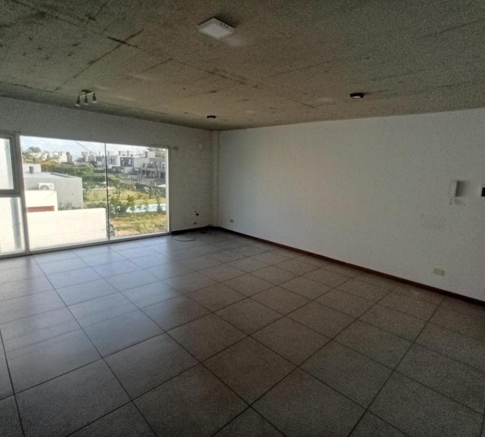 SPACIOUS OFFICE