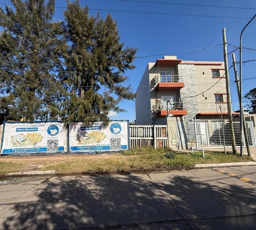 Lot in the Hurlingham area with approved plans for a 7-unit apartment building