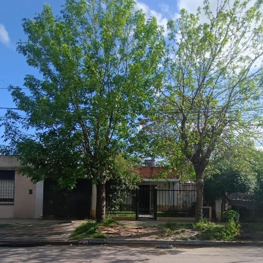HOUSE + WAREHOUSE FOR RENT