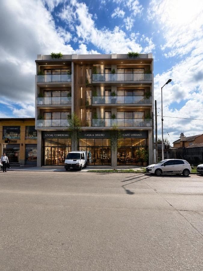 Investment Opportunity: 3 Commercial Units Plus a Residence, Total Area Over 536 m²