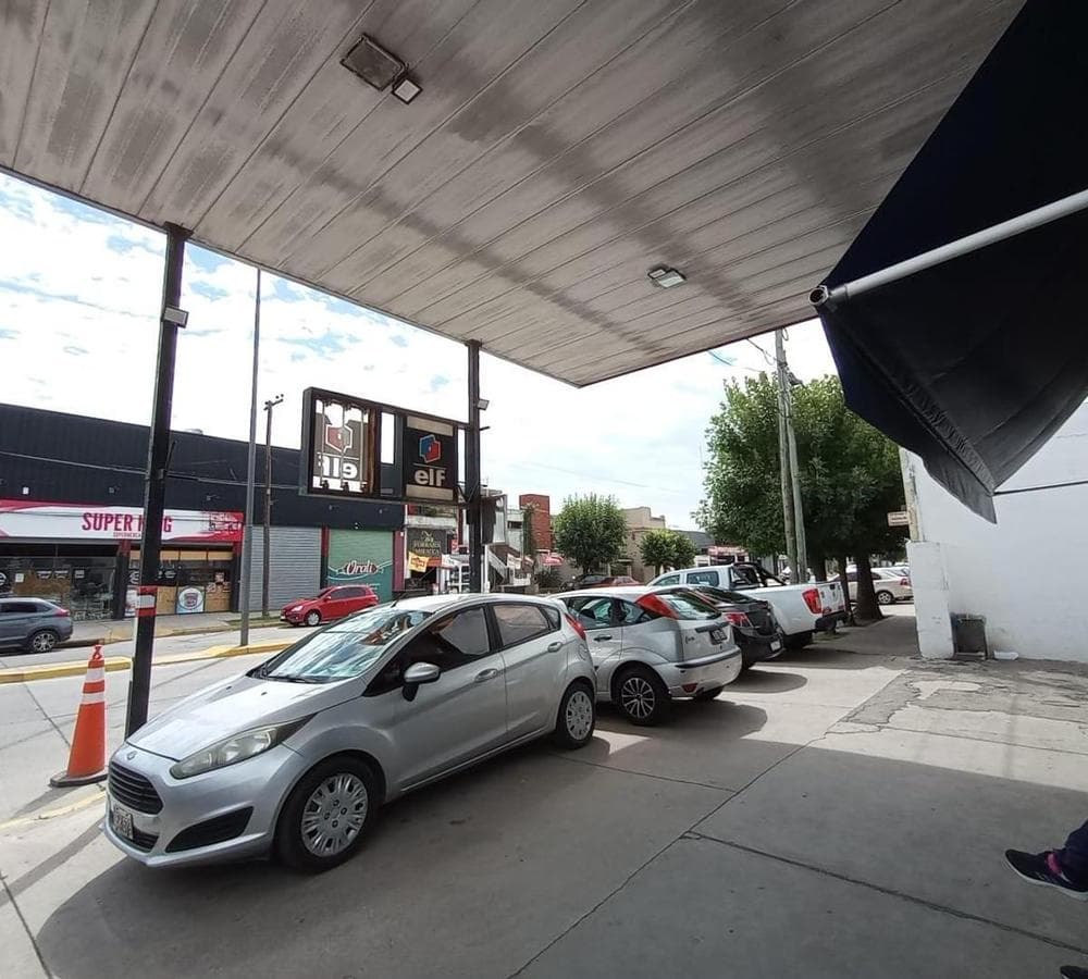 FOR SALE: COMMERCIAL CORNER PROPERTY—OPERATING LAUNDRY BUSINESS
