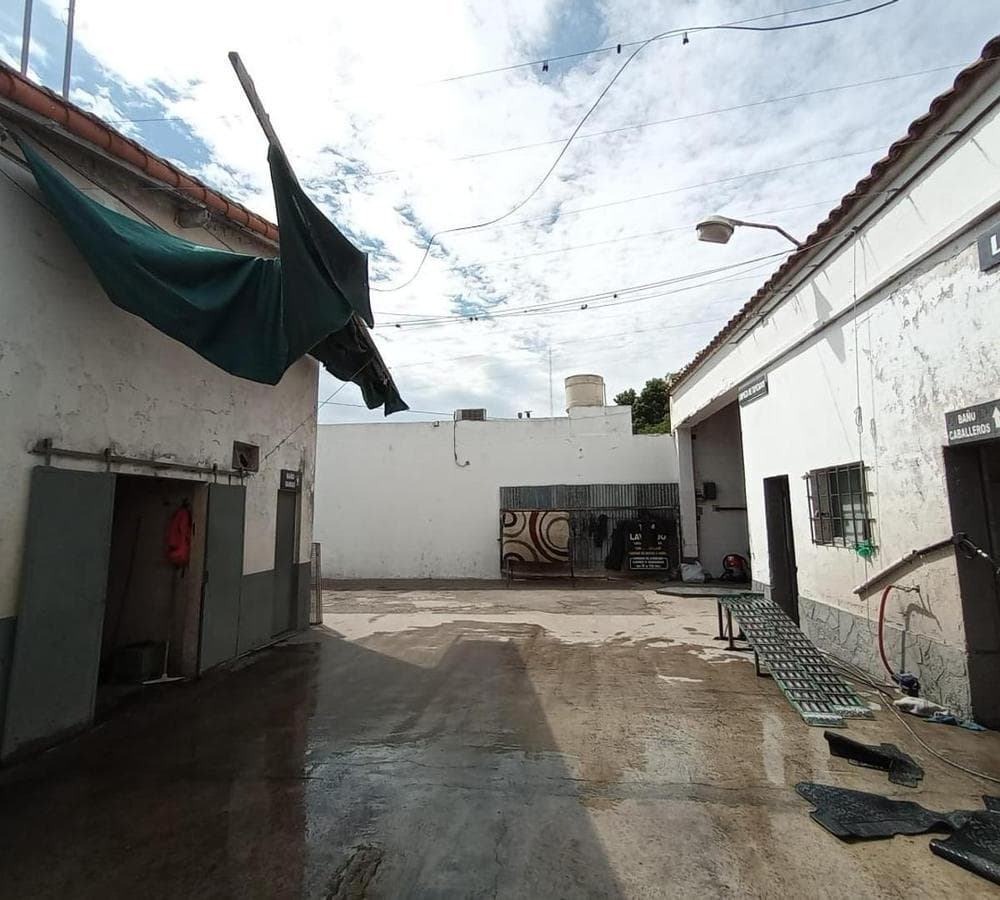 FOR SALE: COMMERCIAL CORNER PROPERTY—OPERATING LAUNDRY BUSINESS