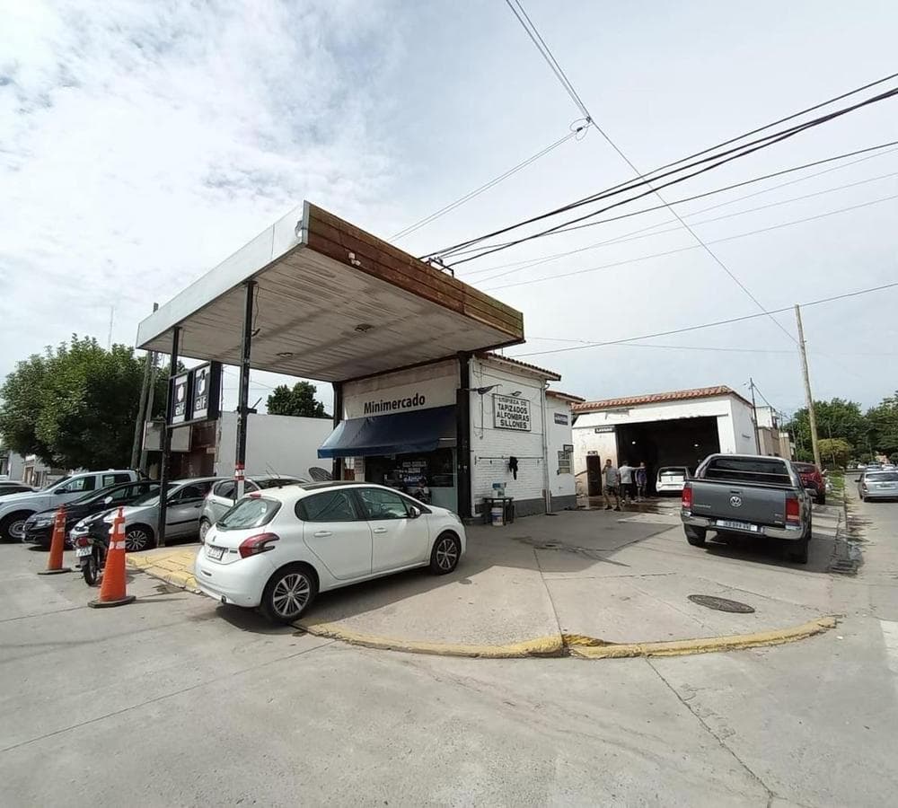FOR SALE: COMMERCIAL CORNER PROPERTY—OPERATING LAUNDRY BUSINESS