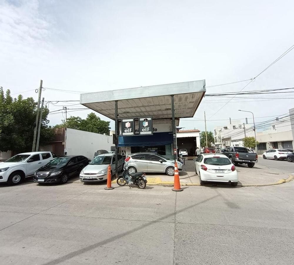 FOR SALE: COMMERCIAL CORNER PROPERTY—OPERATING LAUNDRY BUSINESS