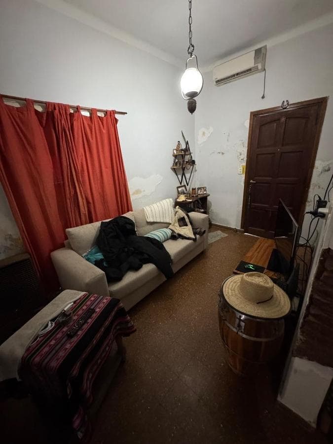 HOUSE IN DOWNTOWN LUJÁN IN NEED OF RENOVATION