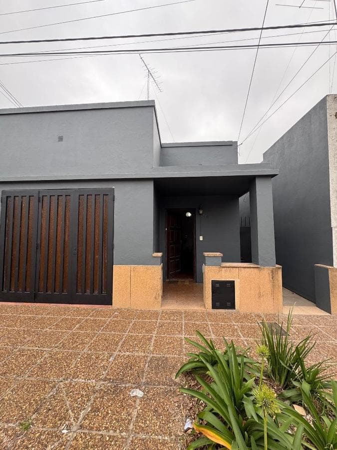 HOUSE IN DOWNTOWN LUJÁN IN NEED OF RENOVATION