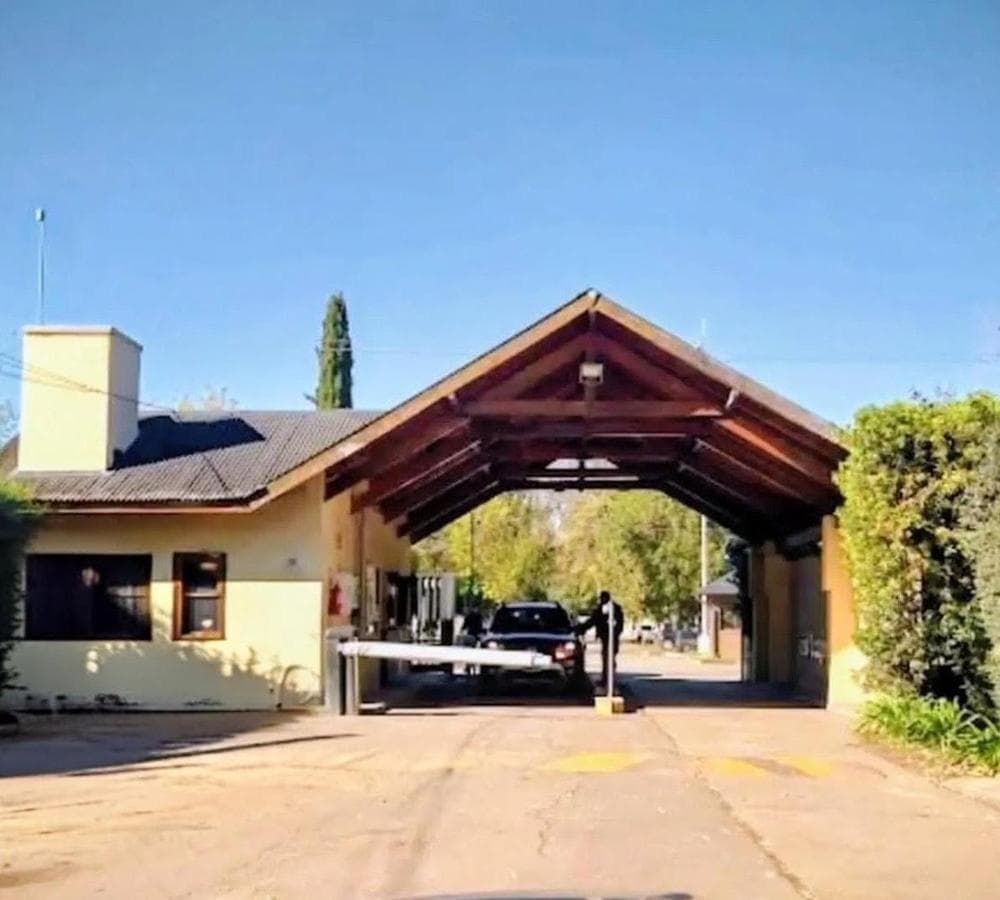 LAS LAJAS COUNTRY CLUB HOUSE FOR RENT IN GRAL. RODRIGUEZ