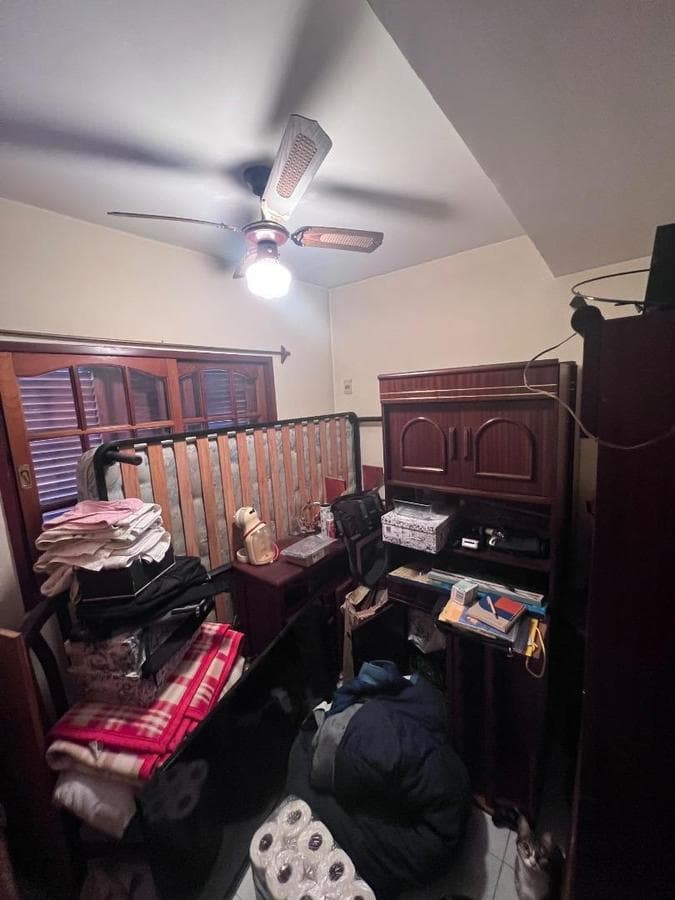 6-room house with a garage and 2 commercial spaces
