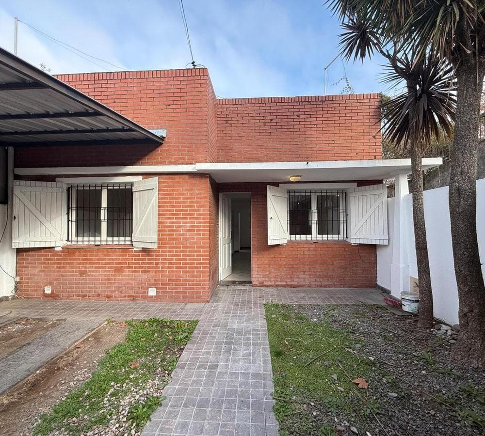 3-room house with garage, automatic gate, and terrace