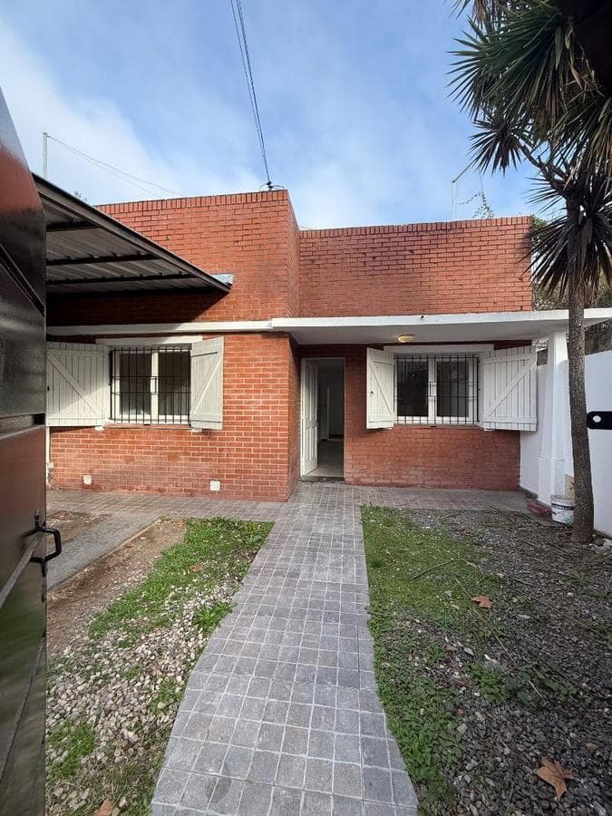 3-room house with garage, automatic gate, and terrace