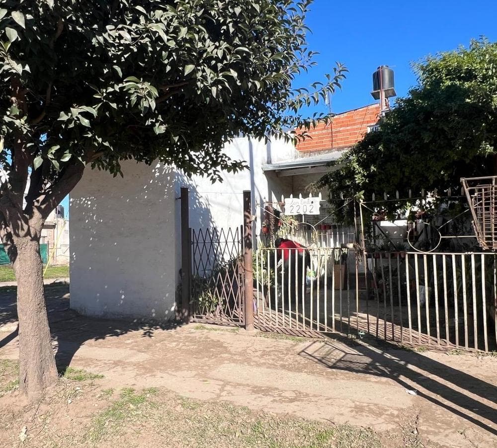 Multifamily Home Plus Commercial Space in Moreno Trujui