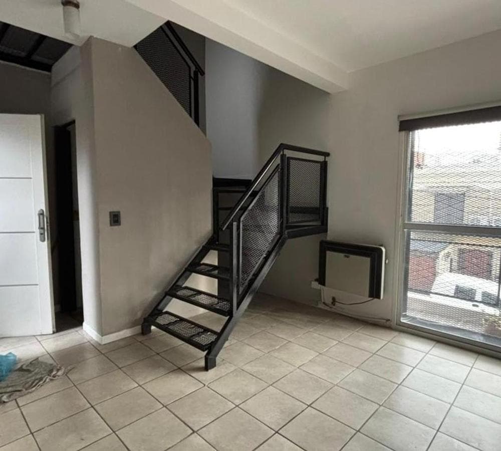 3-Bedroom PH-Style Apartment with Balcony in Caseros