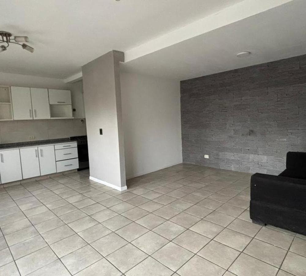 3-Bedroom PH-Style Apartment with Balcony in Caseros