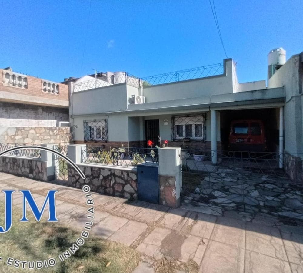 BEAUTIFUL 4-ROOM HOUSE