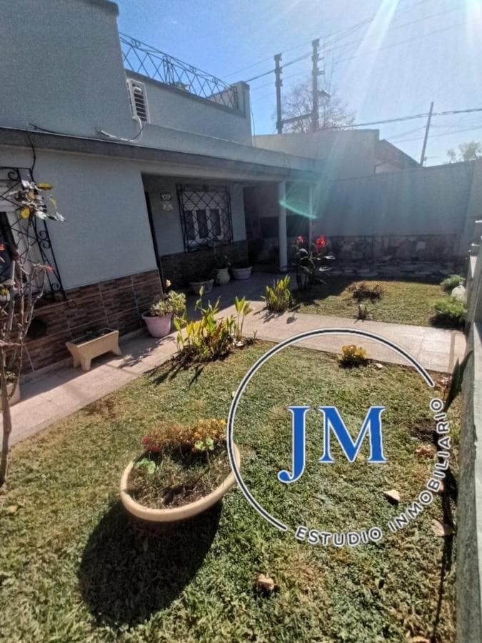 BEAUTIFUL 4-ROOM HOUSE