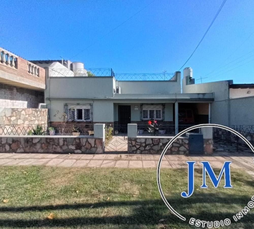 BEAUTIFUL 4-ROOM HOUSE