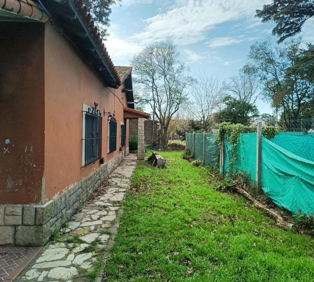 FARMHOUSE IN SAN MIGUEL – IDEAL FOR RESIDENCE OR REAL ESTATE DEVELOPMENT