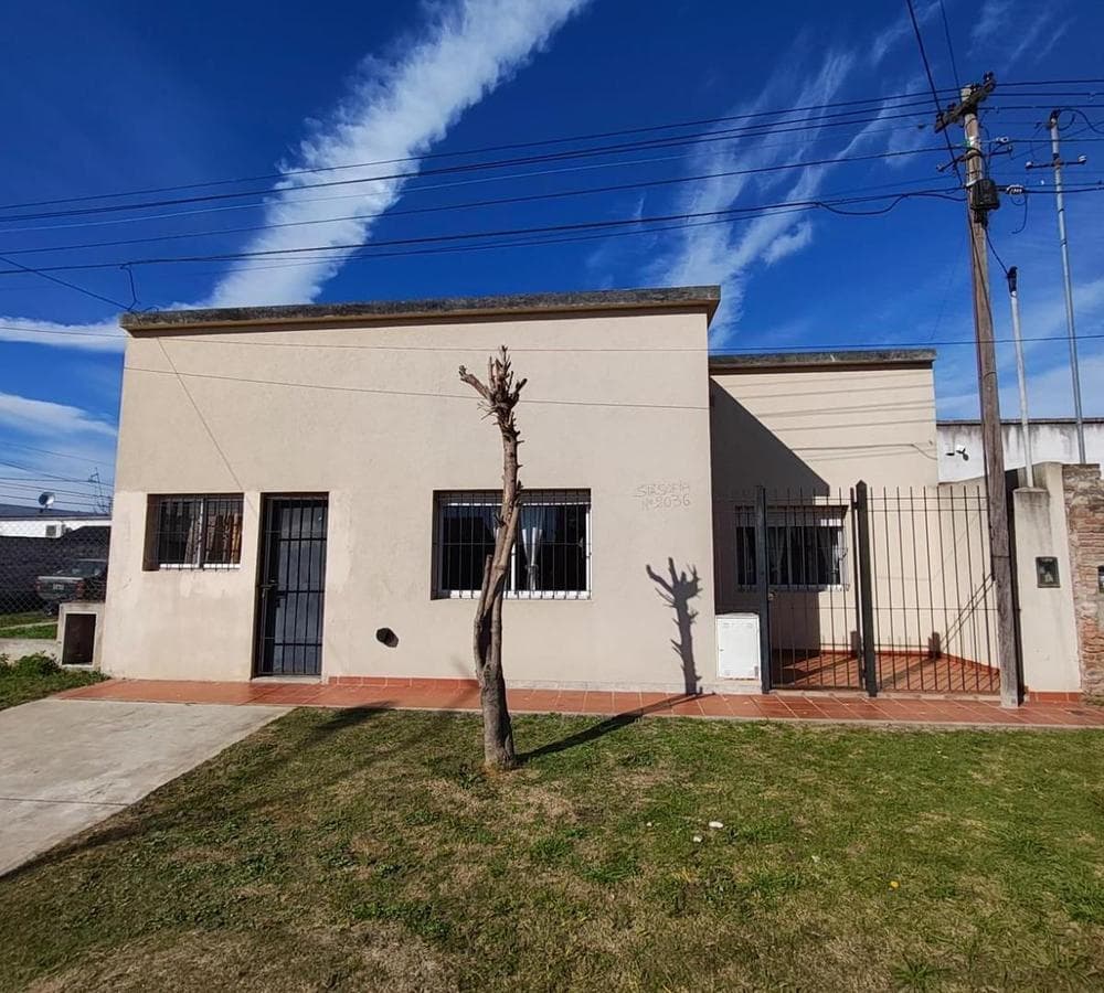 HOUSE ELIGIBLE FOR MORTGAGE IN THE CONSTANTINI NEIGHBORHOOD, LUJÁN