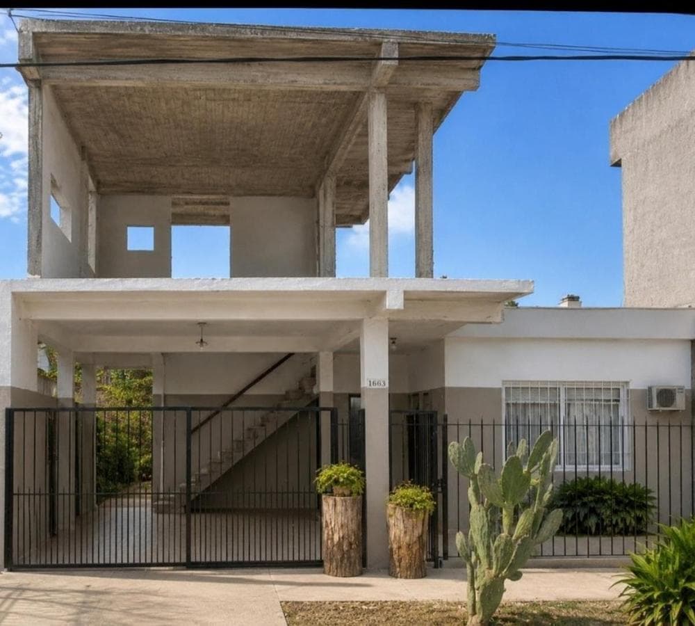 CASA TIPO AMERICANA DE 5 AMBIENTES