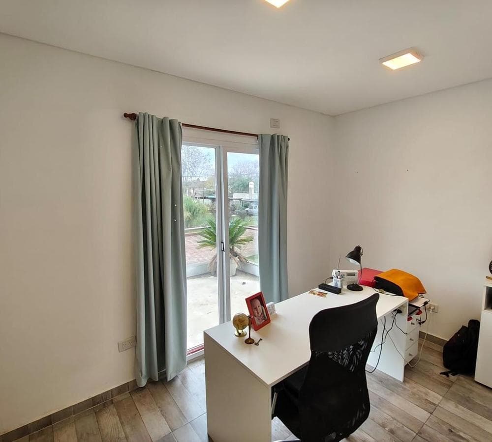 5-BEDROOM HOUSE FOR SALE IN SOLARES DEL OESTE, GRAL. RODRIGUEZ