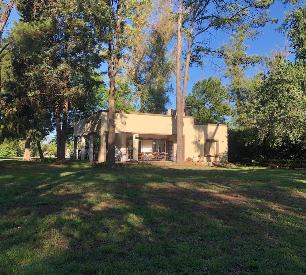 House for sale in Lomas de San Francisco, 1,500 m² lot.