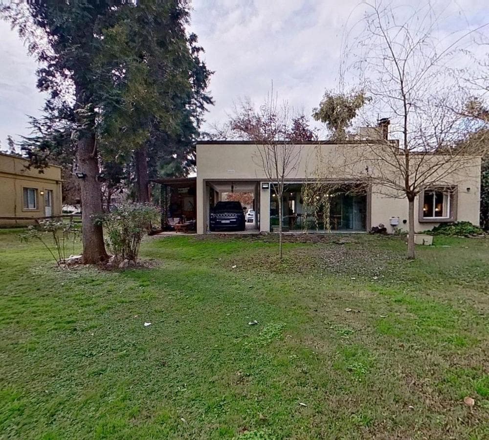 House for sale in Lomas de San Francisco, 1,500 m² lot.