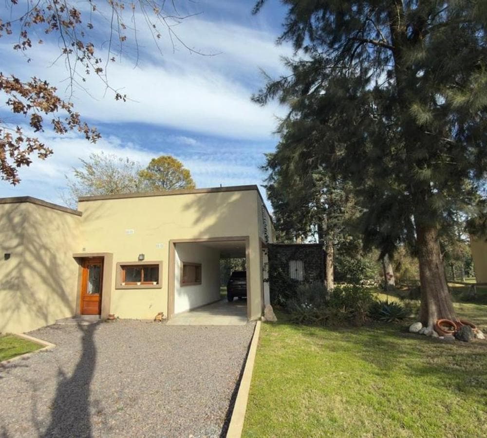 House for sale in Lomas de San Francisco, 1,500 m² lot.