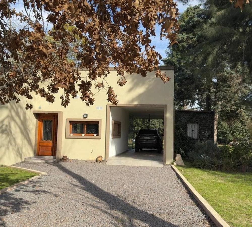 House for sale in Lomas de San Francisco, 1,500 m² lot.