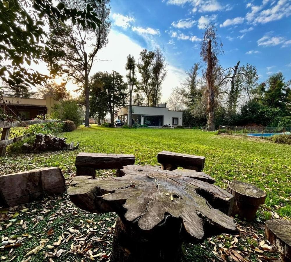 House for sale in Lomas de San Francisco, 1,500 m² lot.