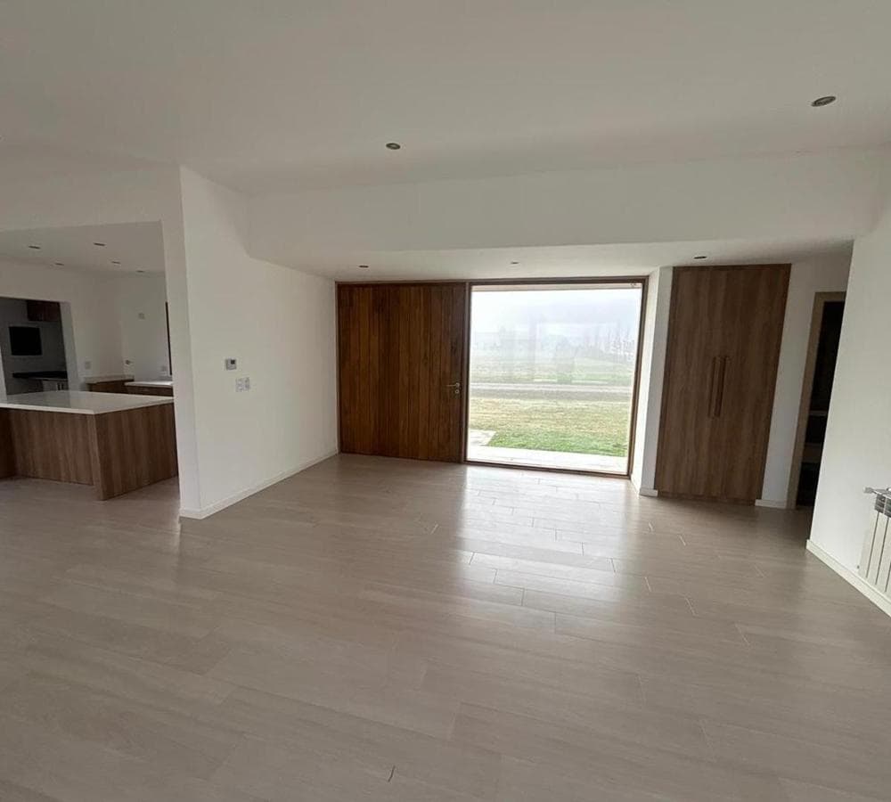 HOUSE FOR RENT