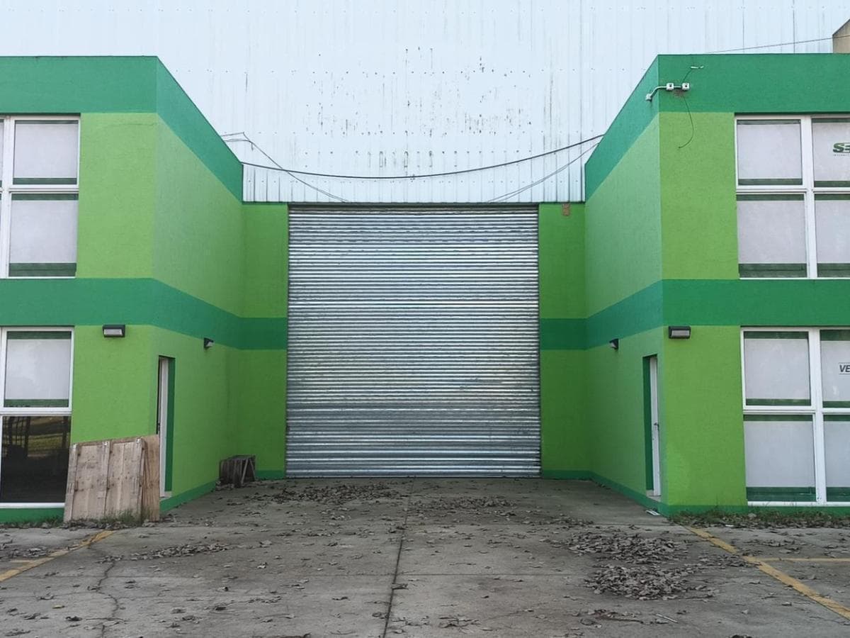 WAREHOUSE FOR RENT IN AN EXCELLENT LOCATION (Unit 3)