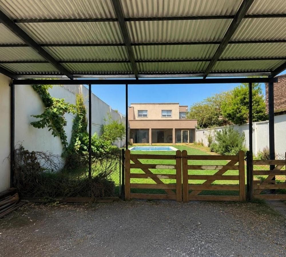 Renovated house with a pool and a porch, 3 bedrooms, San Miguel.