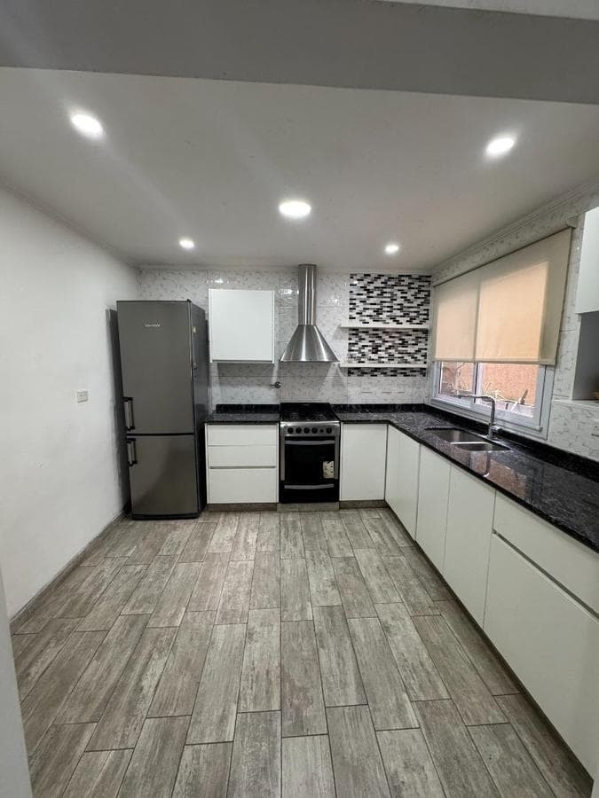 Casa remodelada con pileta y galería, 3 hab, San Miguel.