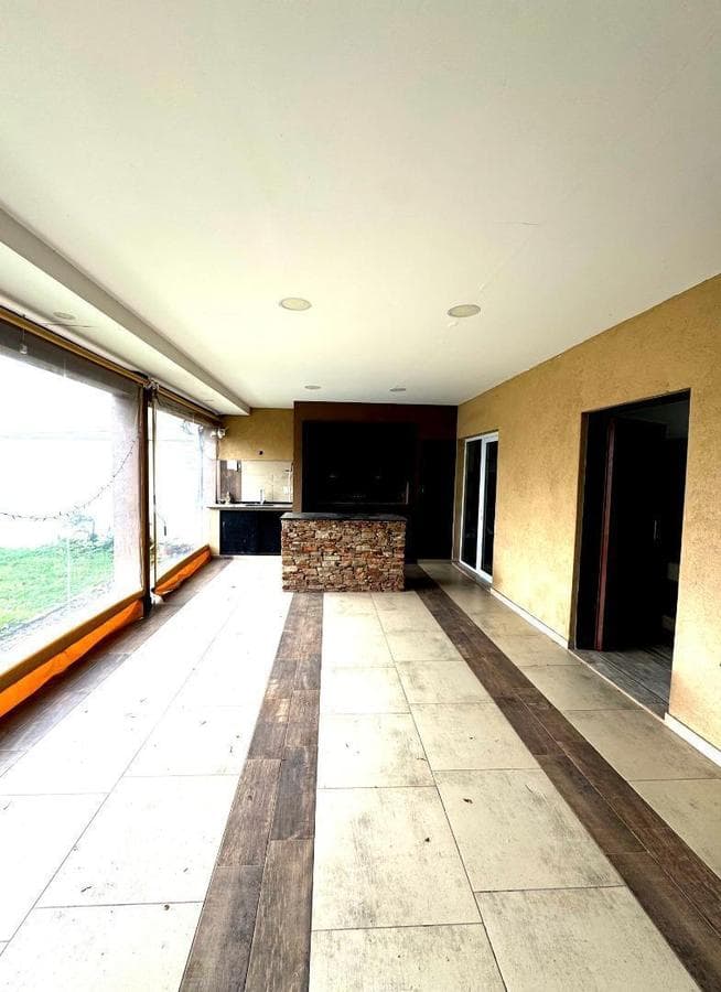 Casa remodelada con pileta y galería, 3 hab, San Miguel.