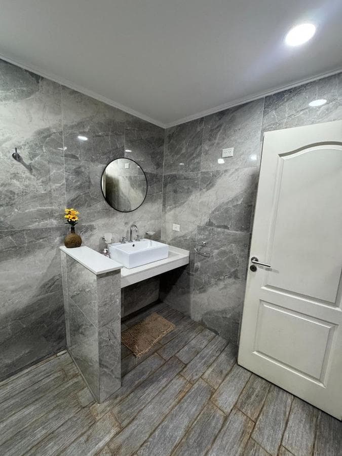 Casa remodelada con pileta y galería, 3 hab, San Miguel.