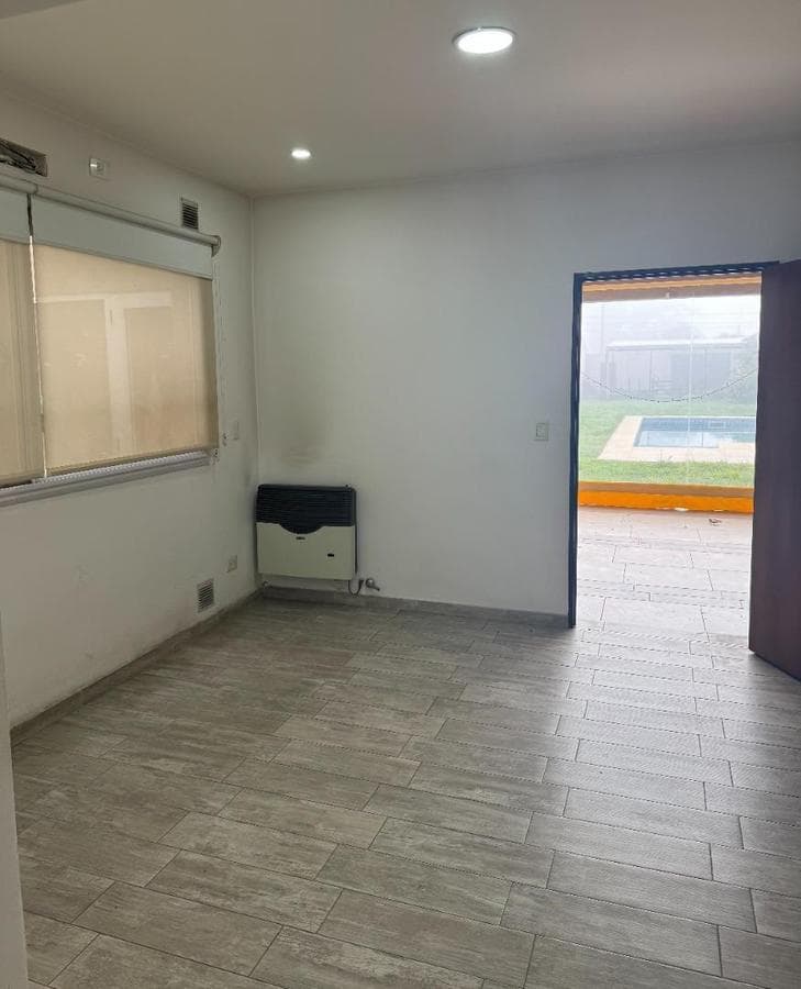 Casa remodelada con pileta y galería, 3 hab, San Miguel.