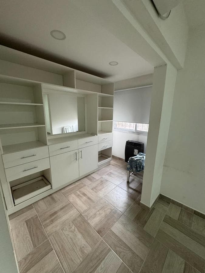 Casa remodelada con pileta y galería, 3 hab, San Miguel.